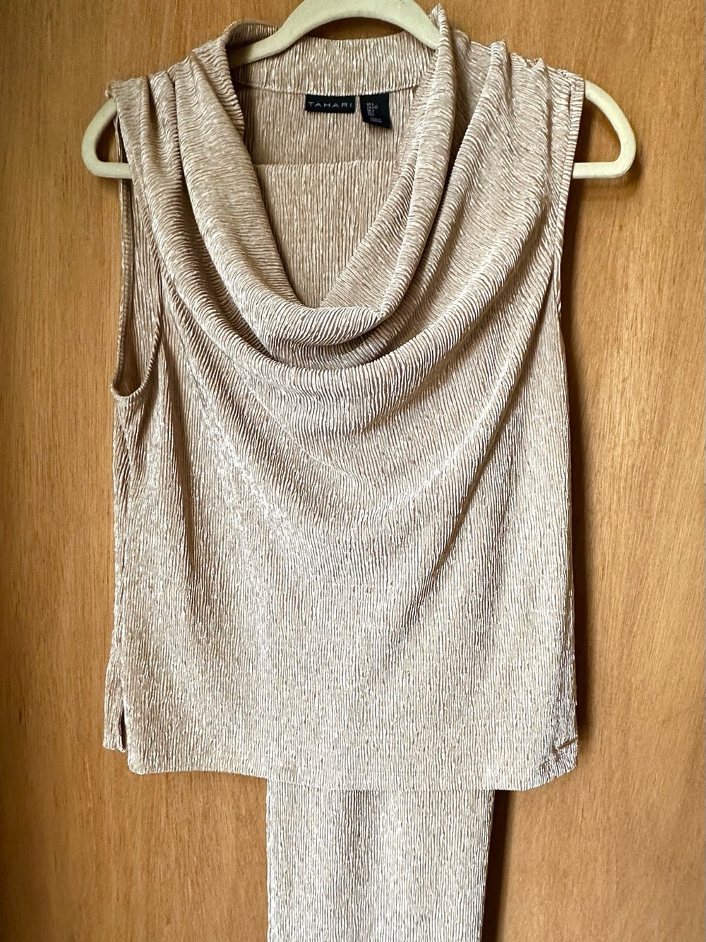 TAHARI  Gold Shimmer Tissue Weight Top and Pants -special occasion. Size Large